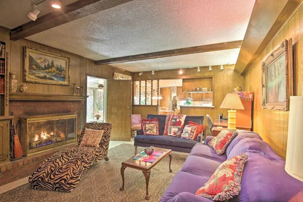 Private Home w/ Hot Tub & Patio Near Dtwn Tulsa