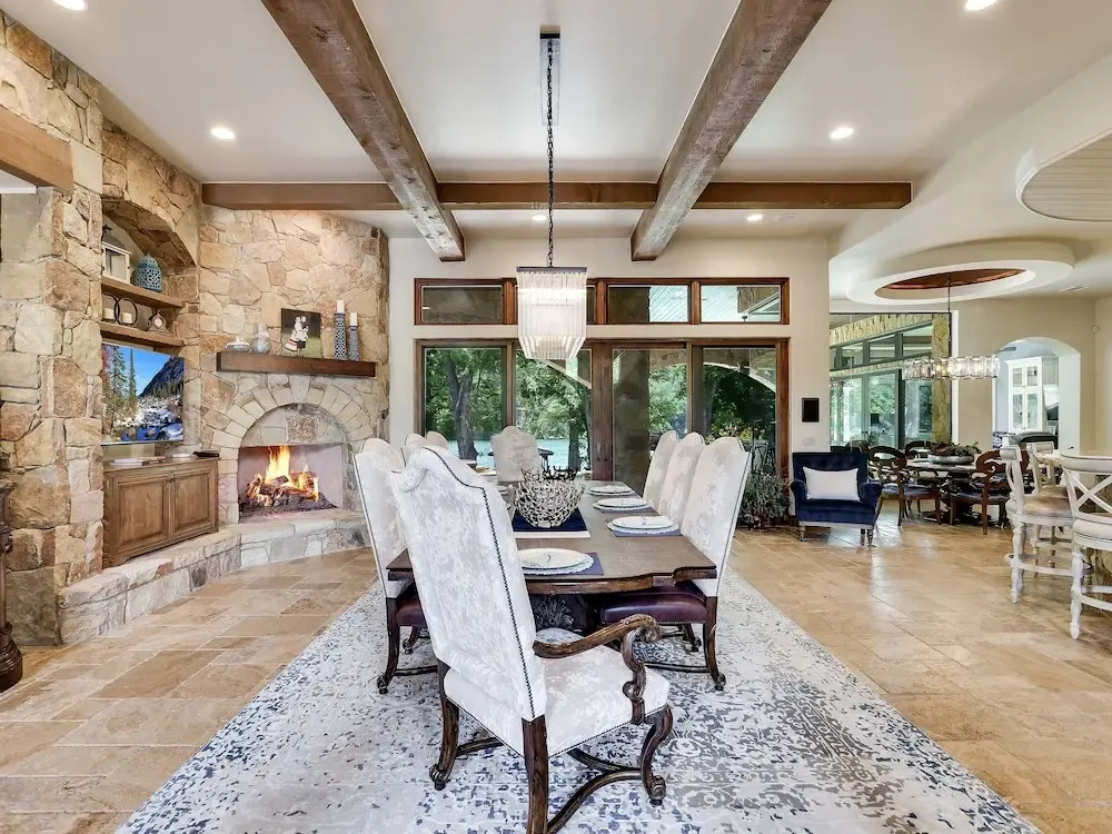 The Above Casa Tranquility Lake Austin 5 Bedroom Estate