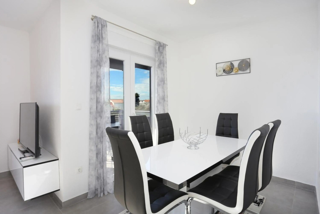 Family friendly apartments with a swimming pool Mavarstica, Ciovo - 18642