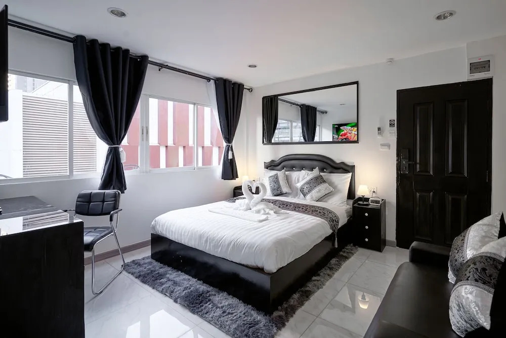 Thonglor Suites Hotel