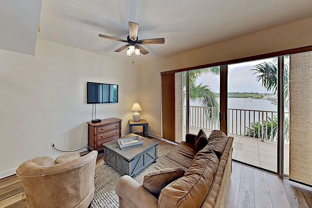 Updated Bayside Getaway: Pool, Hot Tub, Near Beach 1 Bedroom Condo