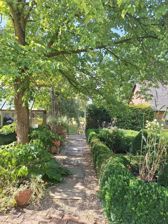 The Smarden Snug for Garden Lovers