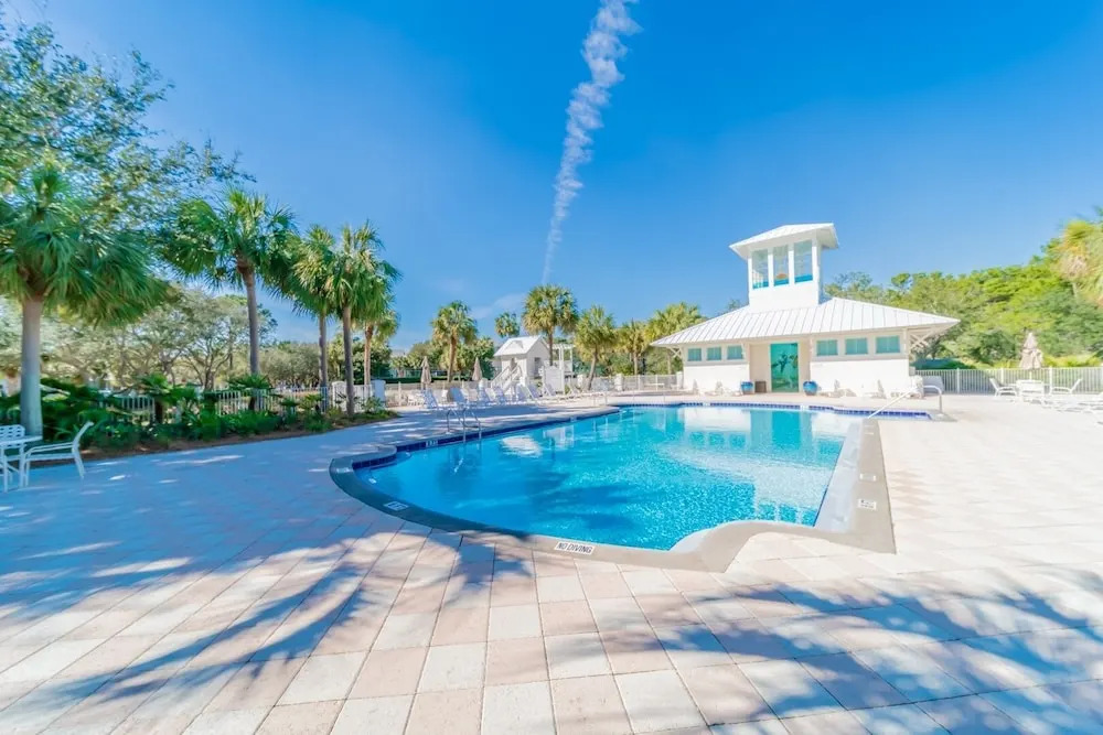 Sea La Vie 1 Bedroom Condo by RedAwning