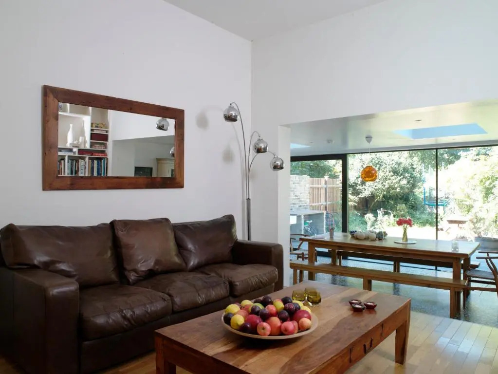 Stunning 5 bed house with private garden