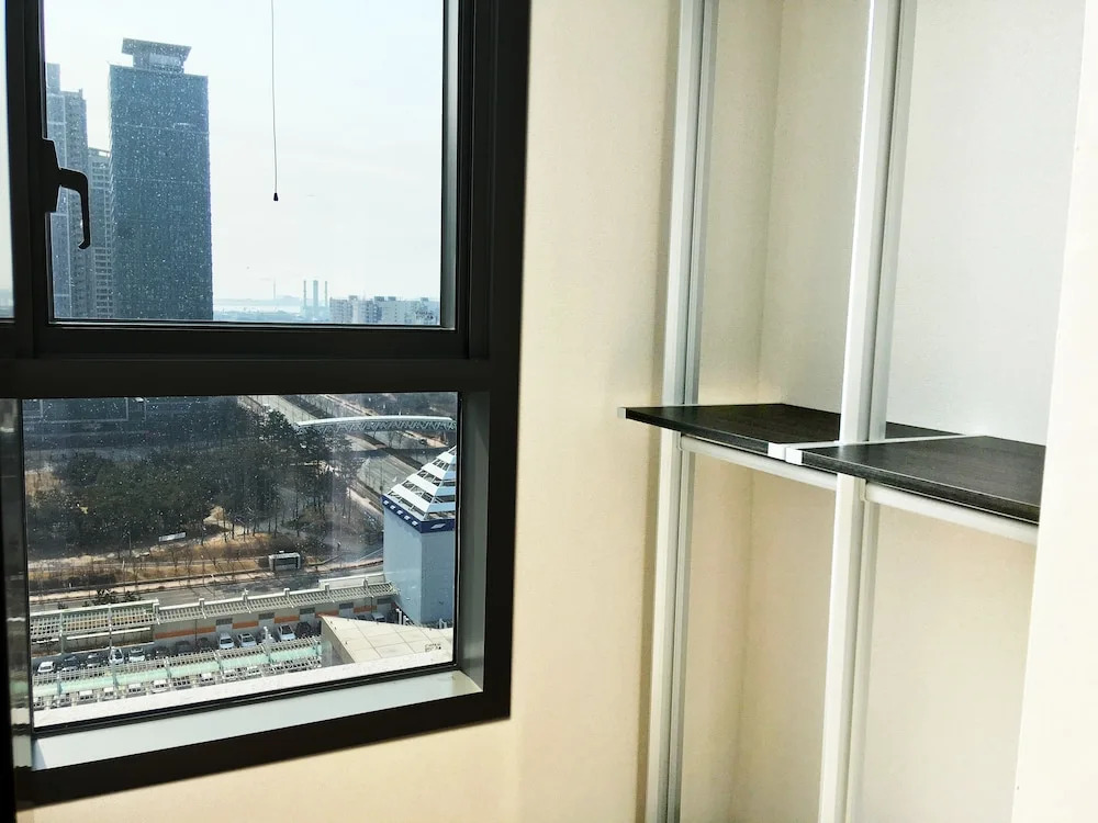 The November Stay in Songdo Honestar
