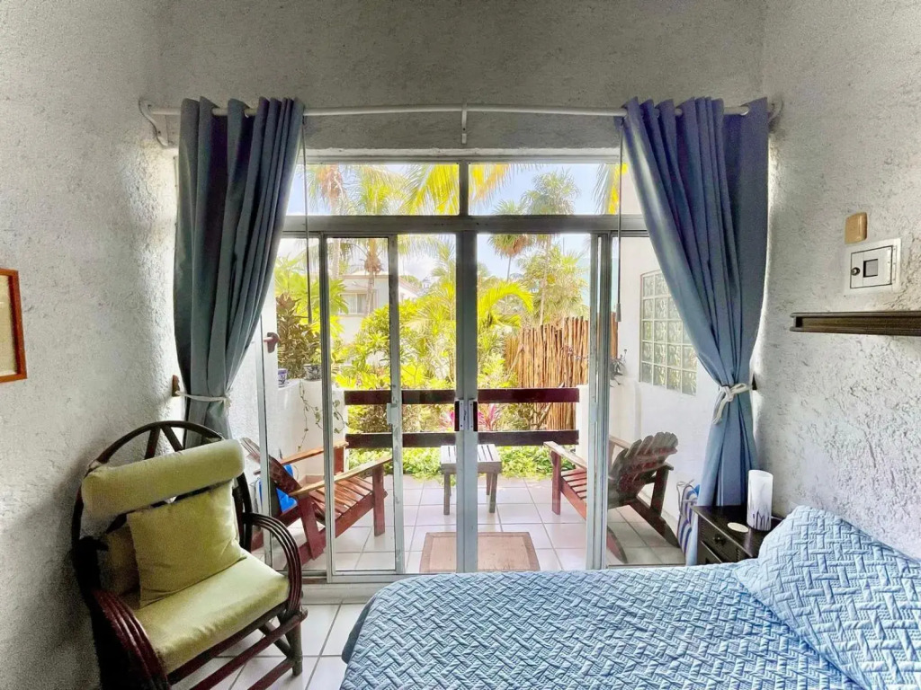 Bttm floor beachfront condo in Half Moon Bay Akumal