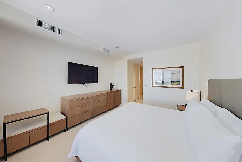New Listing! All-suite Ski-in/ski-out Haven 3 Bedroom Condo