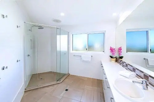 10 Mona Vista Court