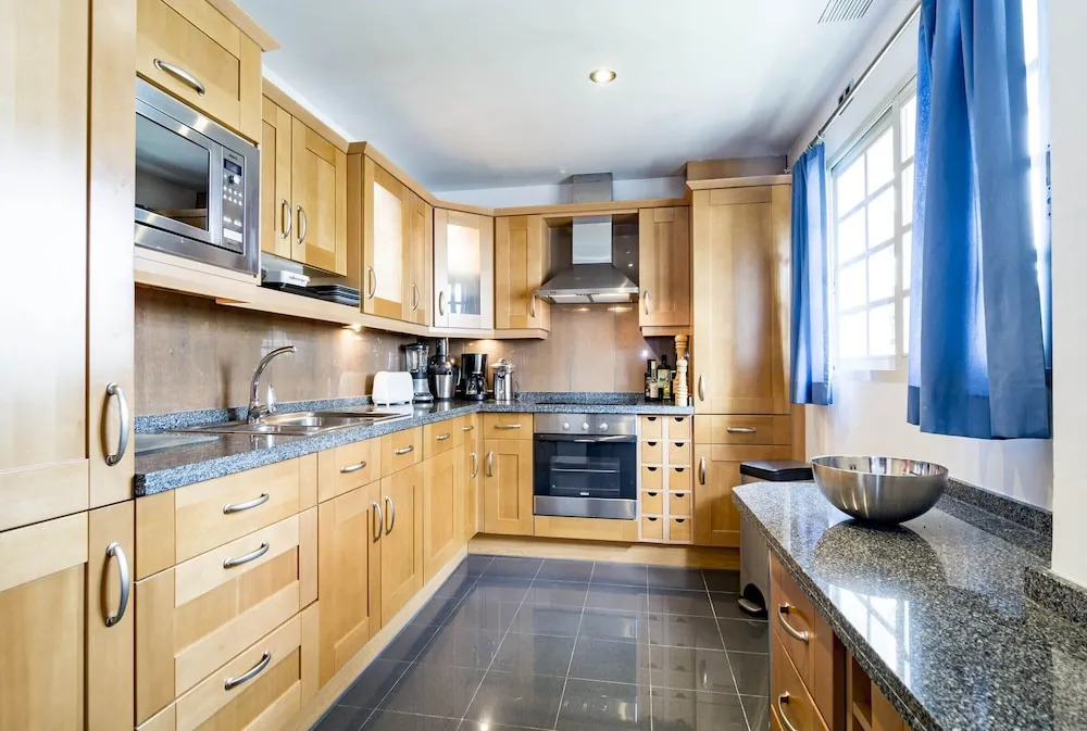 AP149 -Townhouse with pool and roof terrace