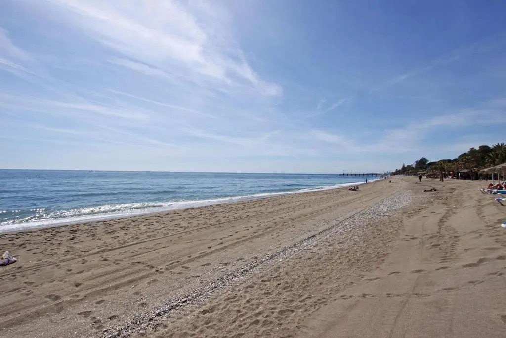 1105 beachfront apartment golden mile marbella
