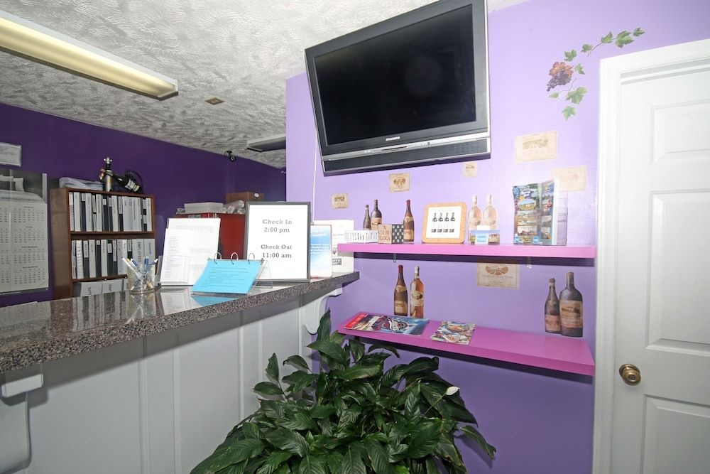 Surry Inn - Dobson - I-77 - Exit 93
