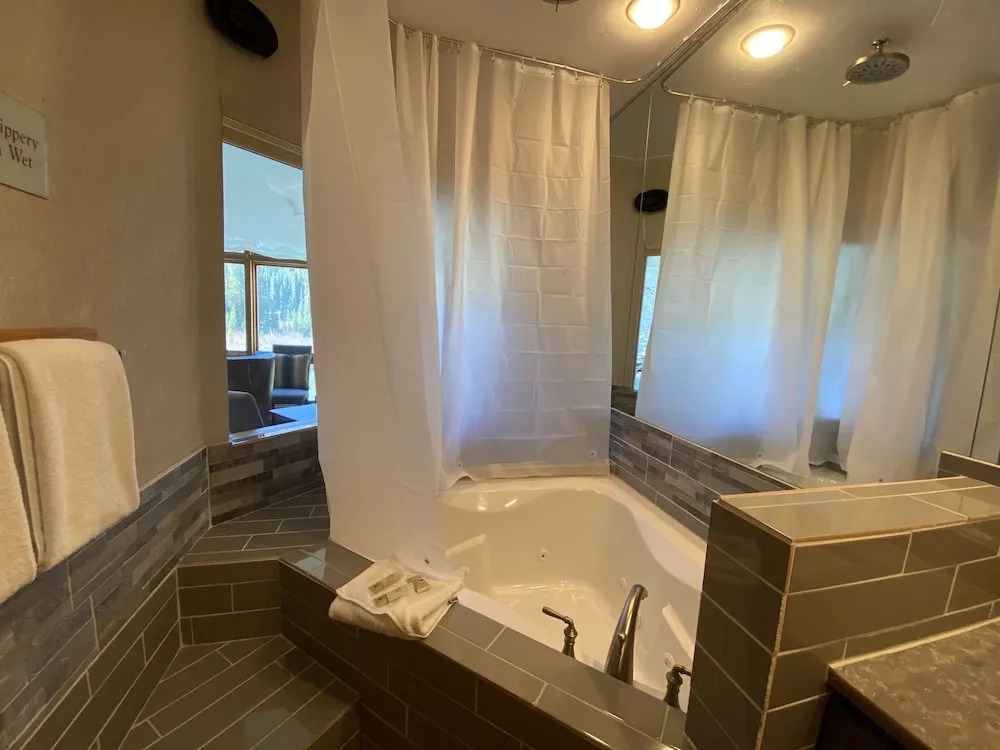 River Bank Lodge 2915