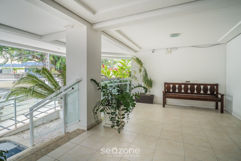 Sophisticated Apartments Just Minutes From Lagoa da Conceicao and Praia Mole Elts