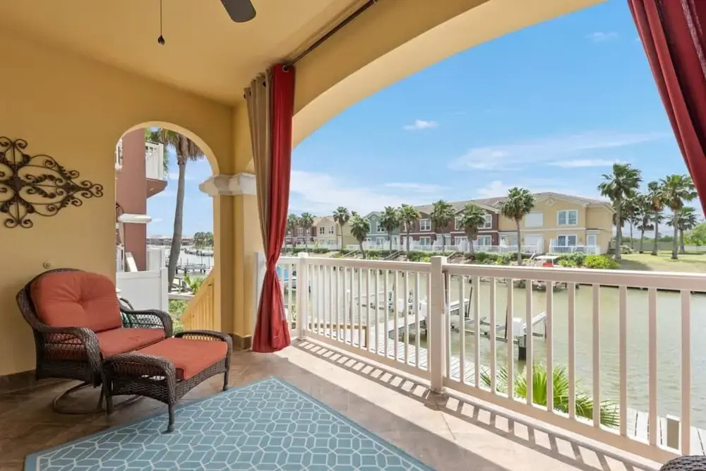 Harborside Townhome in Beautiful Laguna Vista