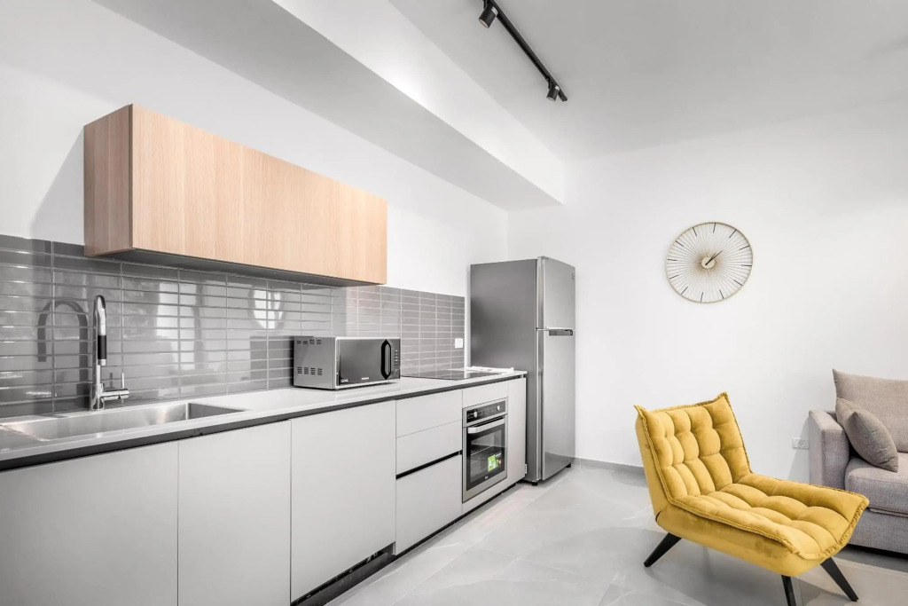 Stunning 1 BDR with balcony on Sheinkin st