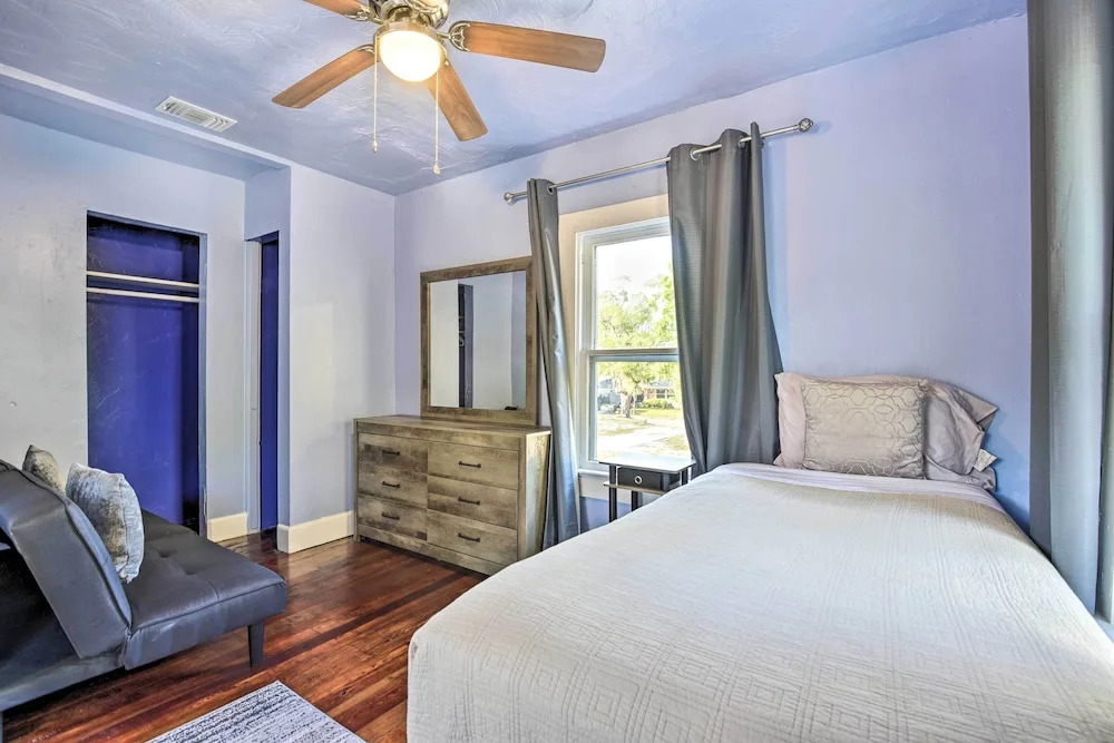 Centrally Located Home - 7 Miles to Siesta Key