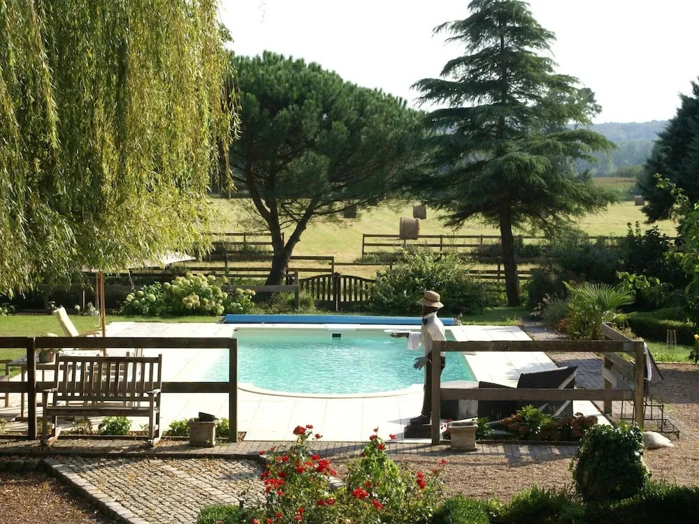 Riverside Hideaway in Cinais