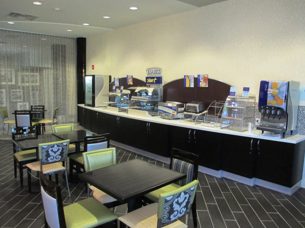 Holiday Inn Express Hotel & Suites North Kansas City by IHG