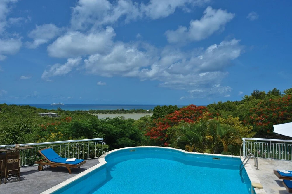 Tropical Villa w/ Pool in Exclusive Enclave, AC, Free Wifi, Pool, Concierge Service, Near Beach!