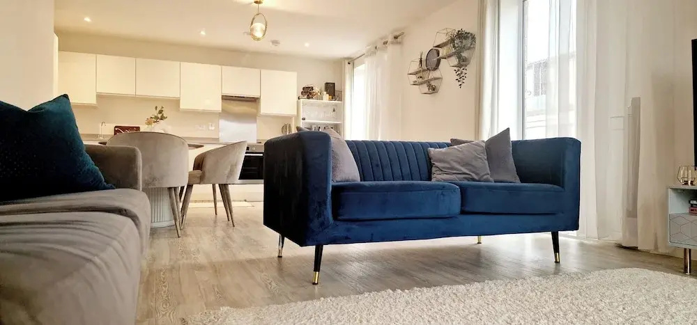 Gym, Free Parking, 25 Mins to Central London