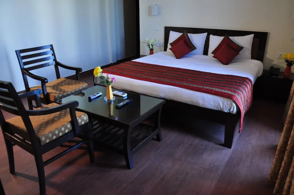 Golden Palm Suites