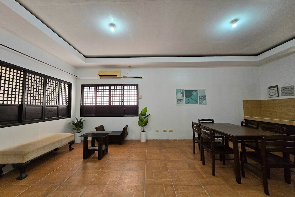 Grand Villa Laguna