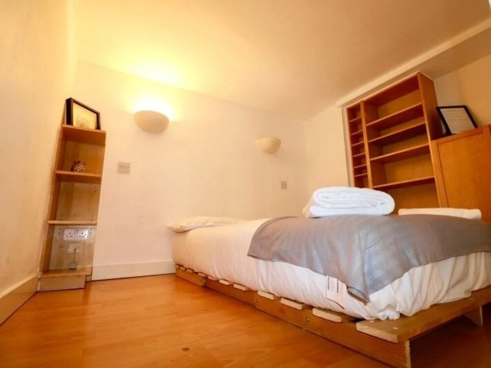 HFS Studio Next To Hydepark L16