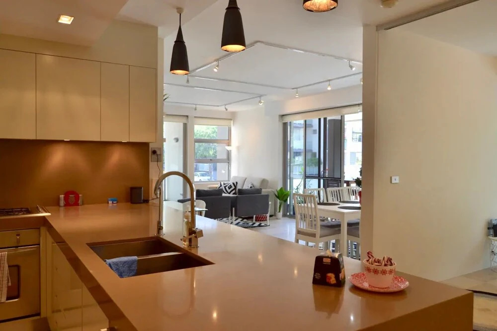 Luxurious 3 Bedroom Apartment With Parking Near CBD