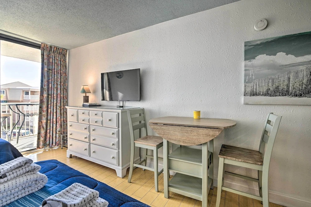 Condo w/ Beach Access & Community Amenities!