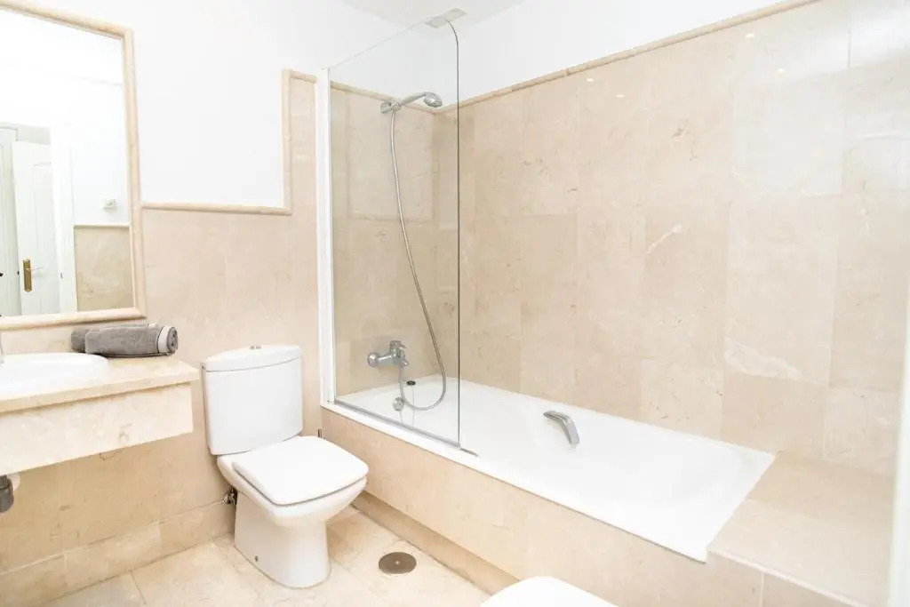 Front-line garden apartment in Palm Beach, Marbella