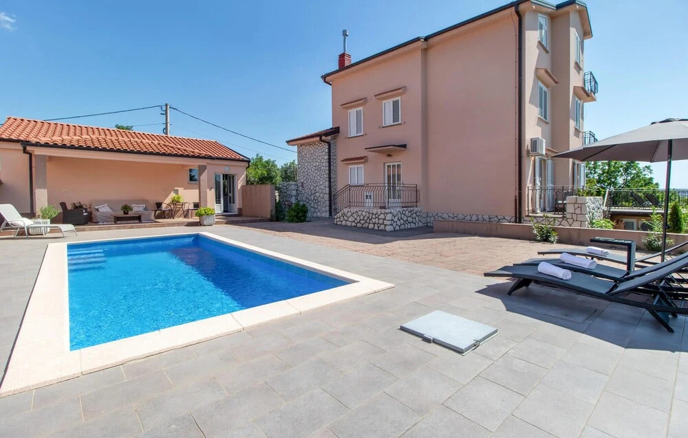 Amazing Apartment in Jadranovo With Outdoor Swimming Pool, Wifi and 2 Bedrooms
