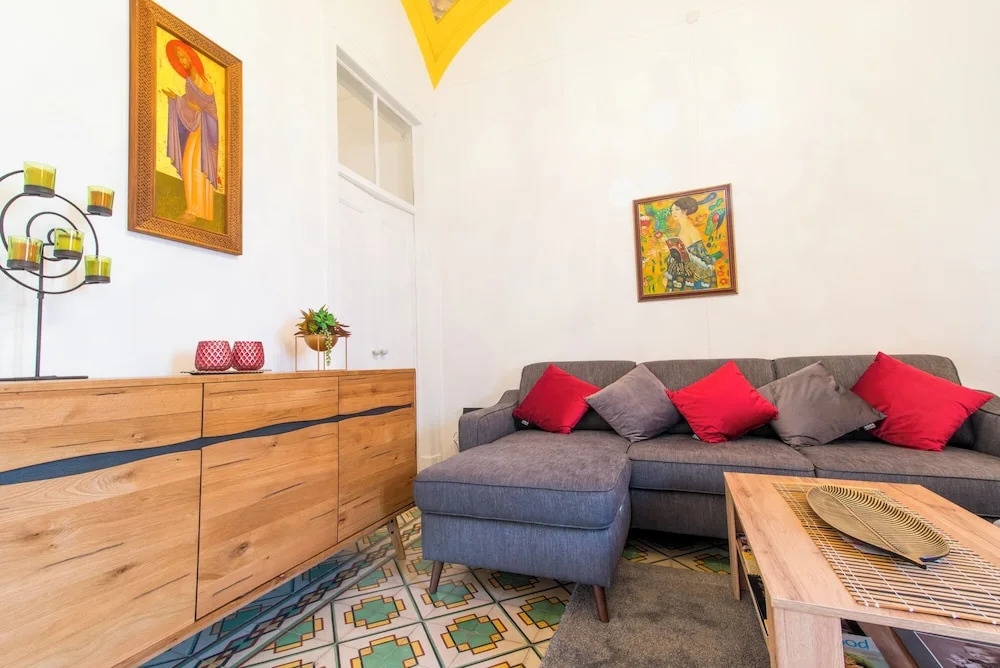Olhão Townhouse With Roof Terrace & Courtyard 5min to Ferry & Market
