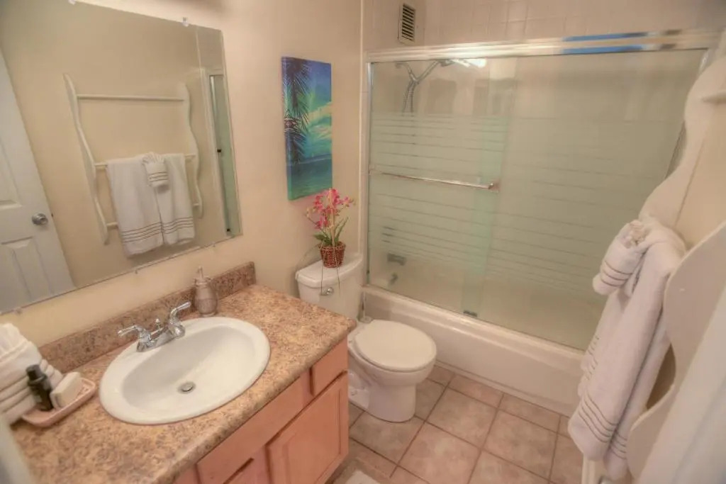 Menehune Shores 225 - Ocean Front 2-Bedroom Air-Conditioned Condo with a Tremendous View