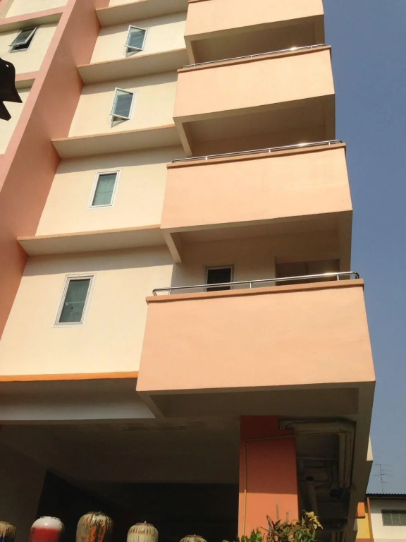 Yaowamal Apartment