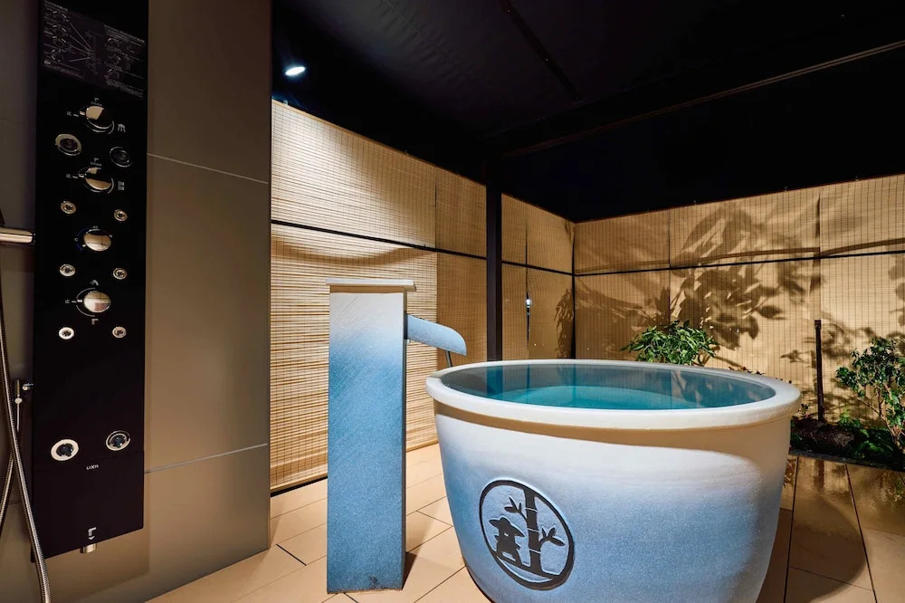 KONJAKUSO Osaka Tempozan "IKESU" Projection M apping SPA "TAKADORO" Wheel View