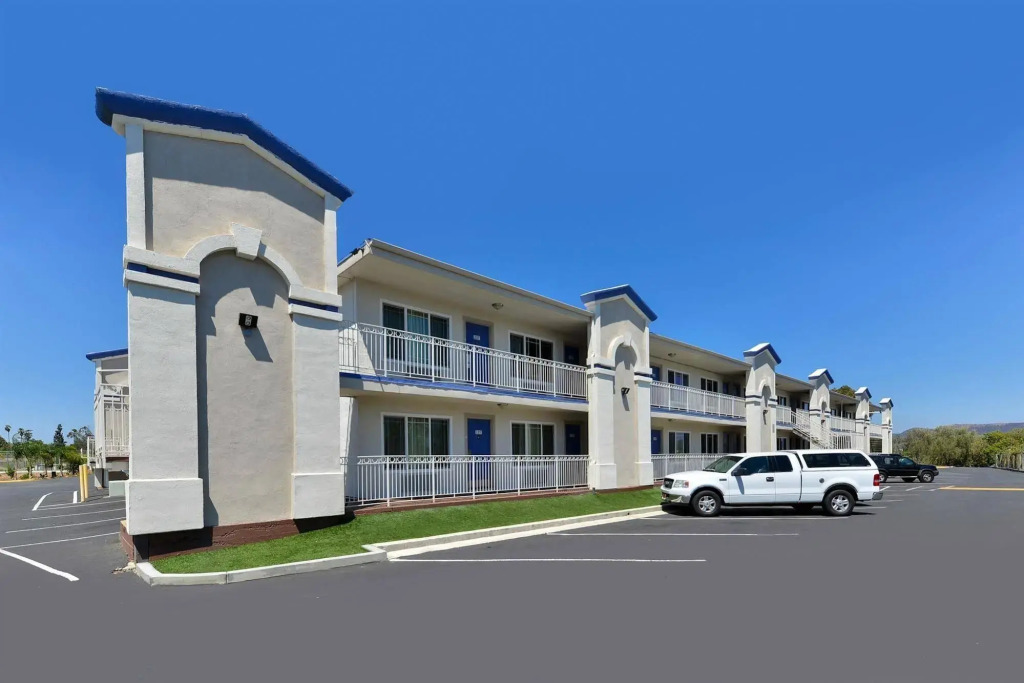 Motel 6 Vista