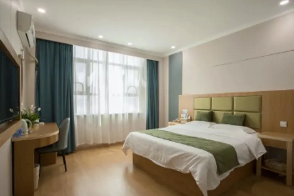 GreenTree Inn Anhui Wuhu Yinhu North Road Fangte World Resort South Gate Business Hotel