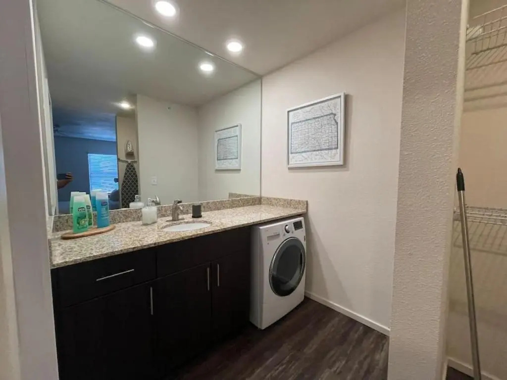 Roe 107 Unit 1 Comfy and Cozy Studio Minutes From Top Golf