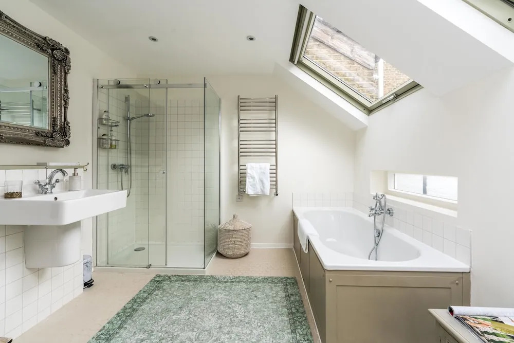 3BD Mews House with Courtyard in Kew