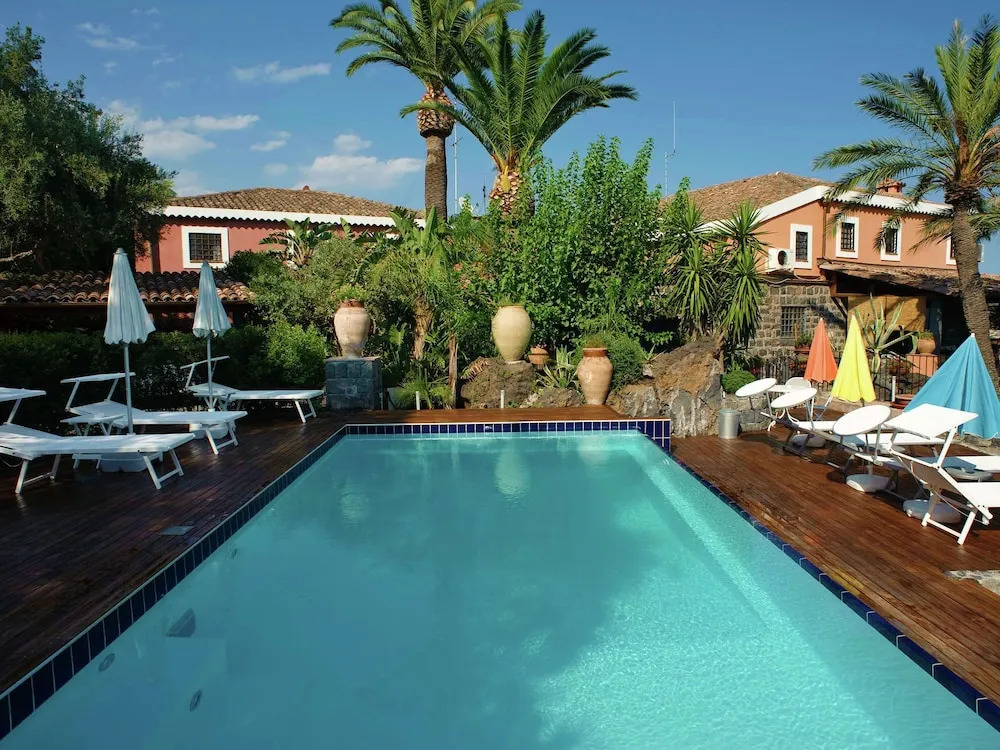 Beautiful Apartment in Beautiful Hamlet Attractive Decor and Communal Pool