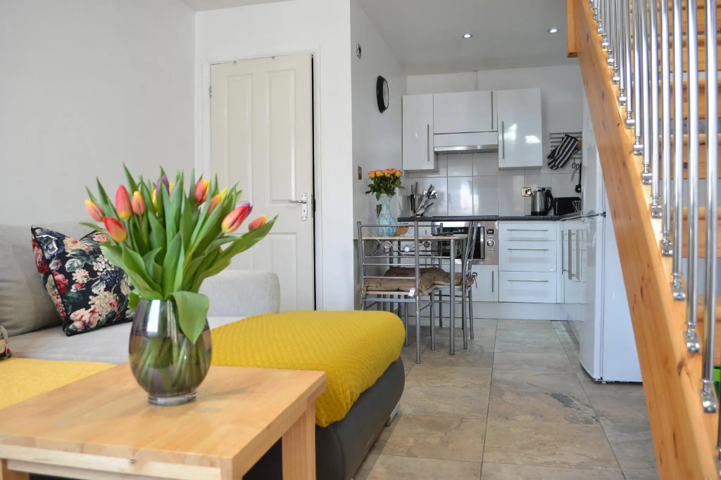 Apartment near Rail Station,FREEparking,Bus Stop