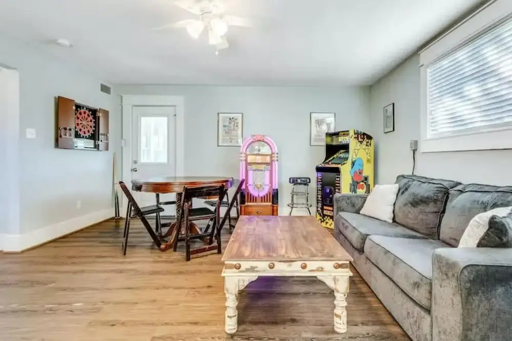 Shorty s Bungalow Dog-friendly w Private Hot Tub
