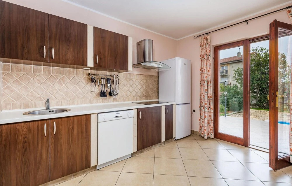 Awesome Home In Banjol