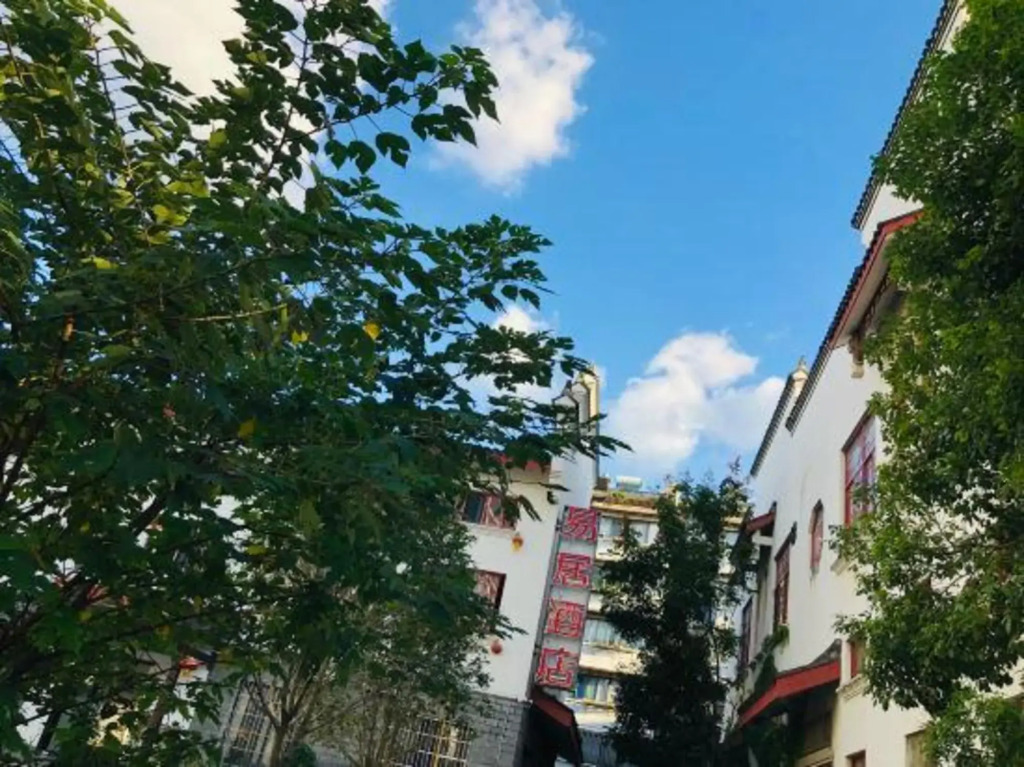 E-house hotel (ningbo zhenhai middle school store)