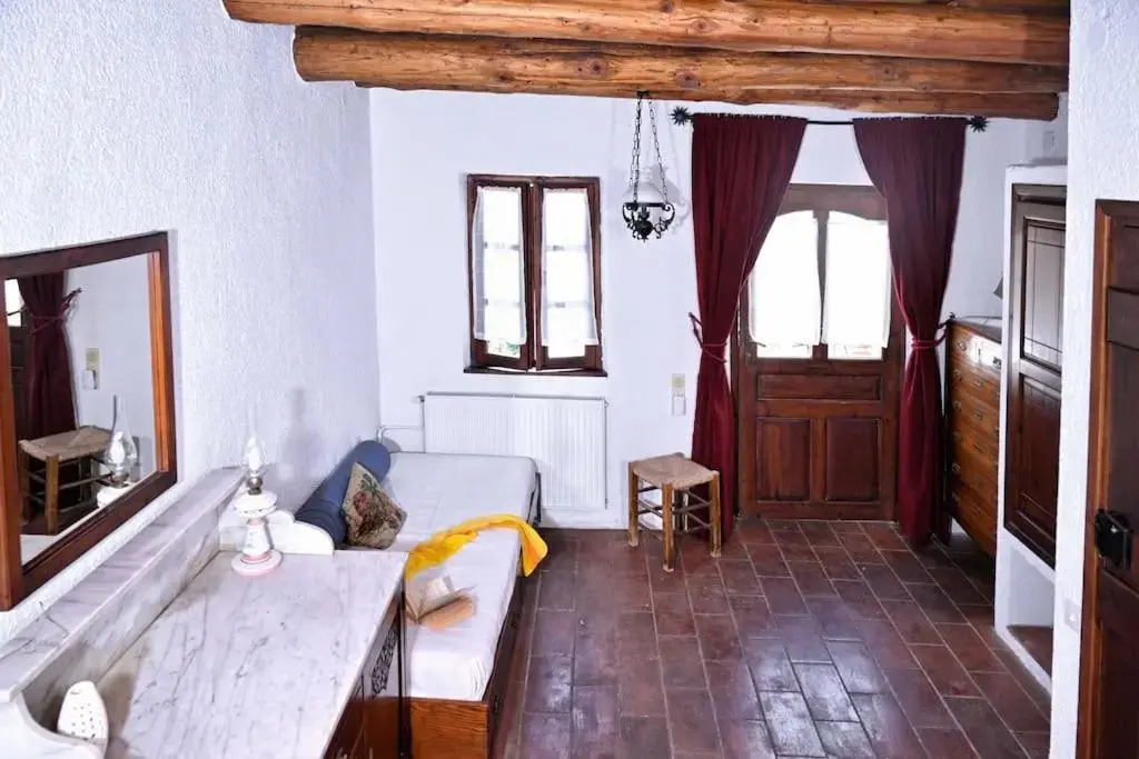 Ilianthos Traditional Maisonette