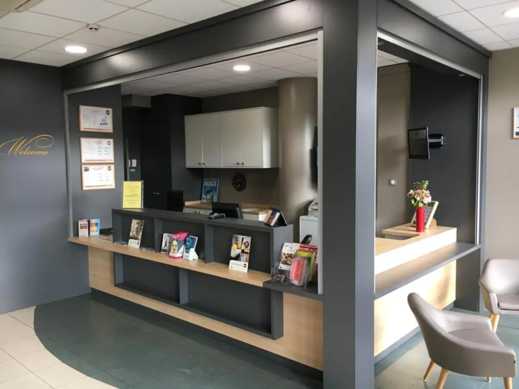 B&B HOTEL Villeneuve Loubet Village