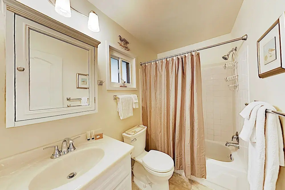 Canal-front W/ Pool & Docking, Near Beach 2 Bedroom Condo