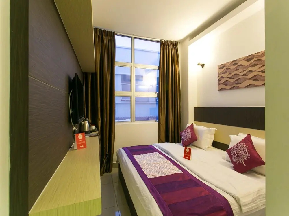 OYO 286 Uptown Hotel
