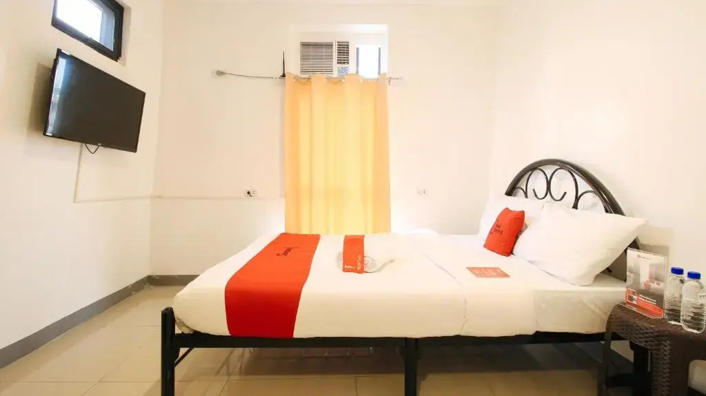RedDoorz Plus @ Jardin Suites Guadalupe Nuevo