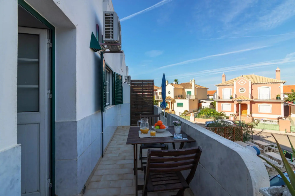 Faro Airport Flat 3 by Homing